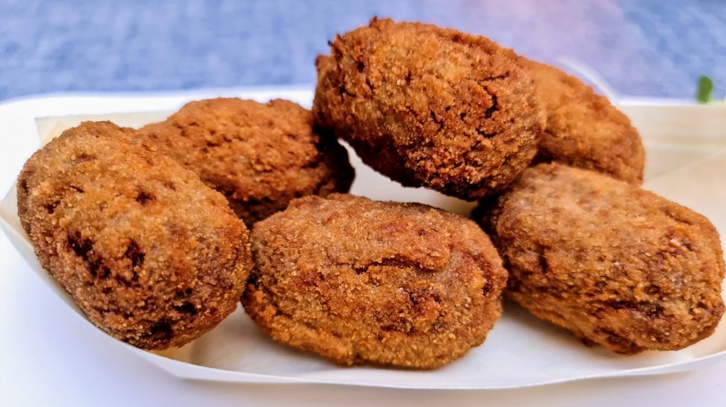 Comer croquetas de cocido en Andorra va de mancharse las manos, de quemarse la lengua y de perder la cuenta En l'Arrossería podemos comer una de las mejores