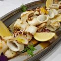 Calamars de platja a la planxa i escopinyes de Peixateries Gourmet Andorra cuinats a l’Arrosseria Andorra