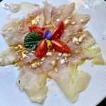 Carpaccio de bacallà prèmium amb suplement d'all al gust del client
