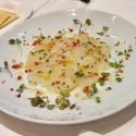 Carpaccio de vieiras de estrella Michelin. Cada vez que voy a la Arrosseria me sorprende, hoy ha sido un carpaccio de vieiras de lujo. Hace tiempo que no sentía tantos matices juntos en la boca! Enhorabuena, chicos, seguid así.