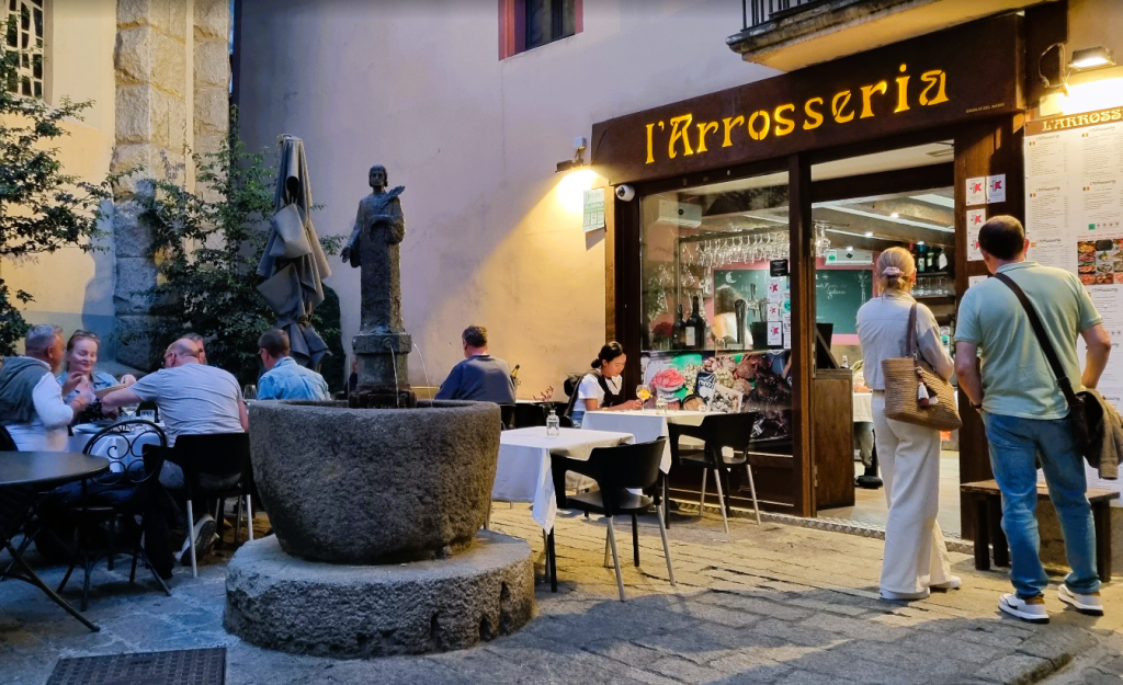 L’ARROSSERIA ANDORRA LA MILLOR ARROSSERIA D'ANDORRA I LA PRIMERA. Les nostres paelles i arrossos caldosos: el cor de la casa.🍚🔥 A l’Arrosseria Andorra tenim una obsessió que ens defineix: cuinar els millors arrossos del país. És la nostra identitat, el nostre orgull i el motiu pel qual centenars de clients ens visiten cada setmana al centre històric d’Andorra la Vella. 🥘 Paelles que expliquen una història Les nostres paelles no són només plats: són tradició, paciència i producte de veritat. Cada arròs es prepara amb fons casolans cuinats a foc lent, ingredients frescos i una tècnica que hem perfeccionat amb els anys. El resultat és una paella amb gra al punt, sabor profund i aquella capa final que enamora des del primer glop. 🦞 Arrossos caldosos que reconforten Si ets dels que busquen intensitat, textura i aroma… els nostres arrossos caldosos són per a tu. Des del clàssic caldós de llamàntol, fins a opcions de mar i muntanya, cada cullerada és una explosió de sabor que parla de cuina tradicional i dedicació absoluta. 🔥 Per què els nostres arrossos són especials? Fons casolans elaborats cada dia Producte fresc i de temporada Tècnica perfeccionada amb anys d’experiència Respecte total per la tradició Preus honestos per una qualitat excepcional A l’Arrosseria Andorra, cada paella i cada arròs caldós és una invitació a gaudir, compartir i tornar. Si encara no has tastat els nostres arrossos… t’estem esperant. I si ja ens coneixes, saps que aquí l’arròs té gust d’Andorra. #ArrosseriaAndorra #Paelles #ArrossosCaldosos #CuinaTradicional #AndorraLaVella #GastronomiaAndorrana