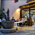 L’ARROSSERIA ANDORRA LA MILLOR ARROSSERIA D'ANDORRA I LA PRIMERA. Les nostres paelles i arrossos caldosos: el cor de la casa.🍚🔥 A l’Arrosseria Andorra tenim una obsessió que ens defineix: cuinar els millors arrossos del país. És la nostra identitat, el nostre orgull i el motiu pel qual centenars de clients ens visiten cada setmana al centre històric d’Andorra la Vella. 🥘 Paelles que expliquen una història Les nostres paelles no són només plats: són tradició, paciència i producte de veritat. Cada arròs es prepara amb fons casolans cuinats a foc lent, ingredients frescos i una tècnica que hem perfeccionat amb els anys. El resultat és una paella amb gra al punt, sabor profund i aquella capa final que enamora des del primer glop. 🦞 Arrossos caldosos que reconforten Si ets dels que busquen intensitat, textura i aroma… els nostres arrossos caldosos són per a tu. Des del clàssic caldós de llamàntol, fins a opcions de mar i muntanya, cada cullerada és una explosió de sabor que parla de cuina tradicional i dedicació absoluta. 🔥 Per què els nostres arrossos són especials? Fons casolans elaborats cada dia Producte fresc i de temporada Tècnica perfeccionada amb anys d’experiència Respecte total per la tradició Preus honestos per una qualitat excepcional A l’Arrosseria Andorra, cada paella i cada arròs caldós és una invitació a gaudir, compartir i tornar. Si encara no has tastat els nostres arrossos… t’estem esperant. I si ja ens coneixes, saps que aquí l’arròs té gust d’Andorra. #ArrosseriaAndorra #Paelles #ArrossosCaldosos #CuinaTradicional #AndorraLaVella #GastronomiaAndorrana
